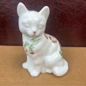 Fenton “Rose Garden” Sitting Cat Milk Glass Hand Painted Signed S. Hopkins